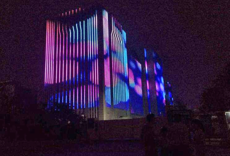 華宇星光電LED點光源網格屏有什么優勢？(圖3)